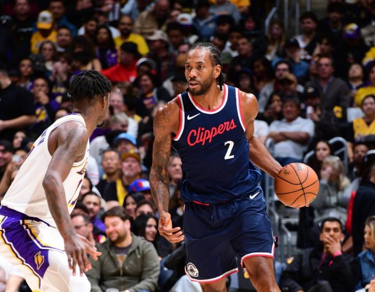 包含洛杉矶快船训练开放日；加时末段完成体检引欢呼；CBA常规赛在即；训练强度明显提升的词条